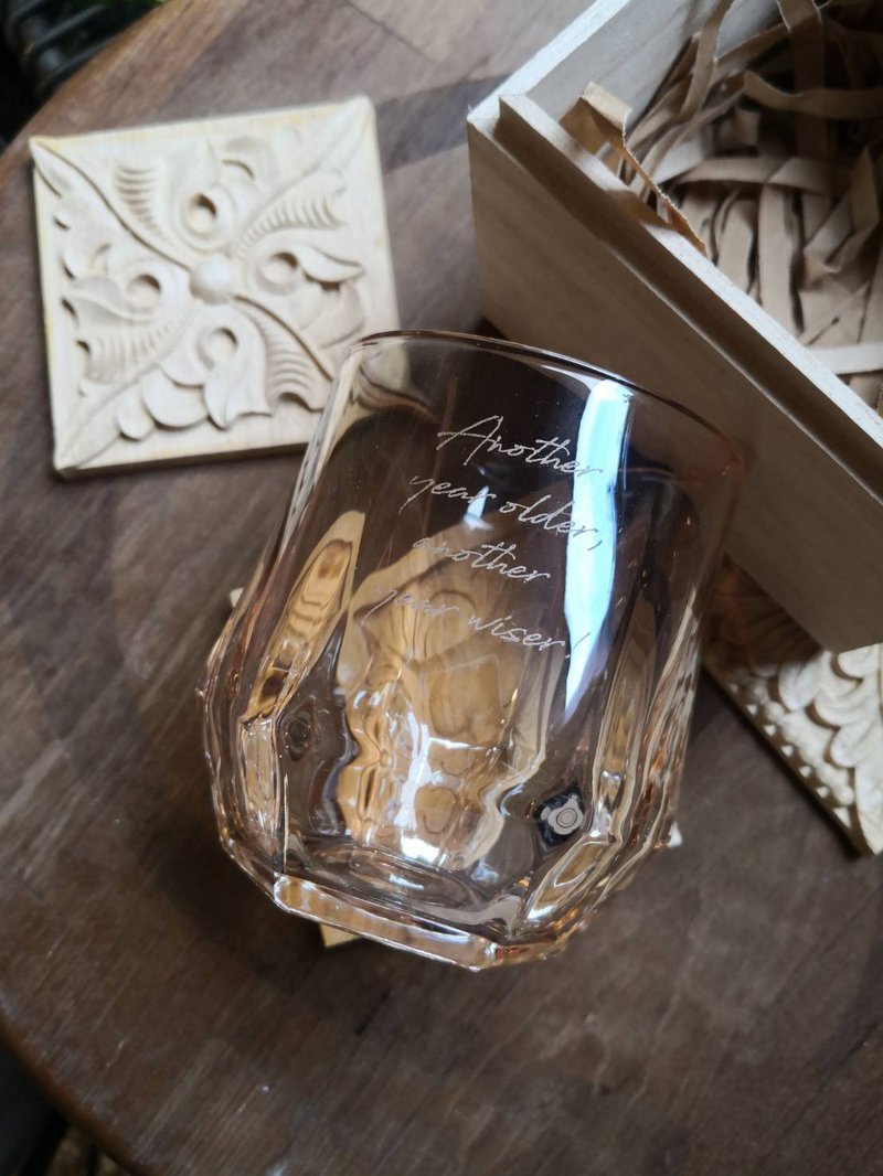 圣诞节礼物 有色菱形杯 定制刻字杯 附木盒 生日/工商团购/贺礼 - 玻璃杯 - 玻璃 橘色