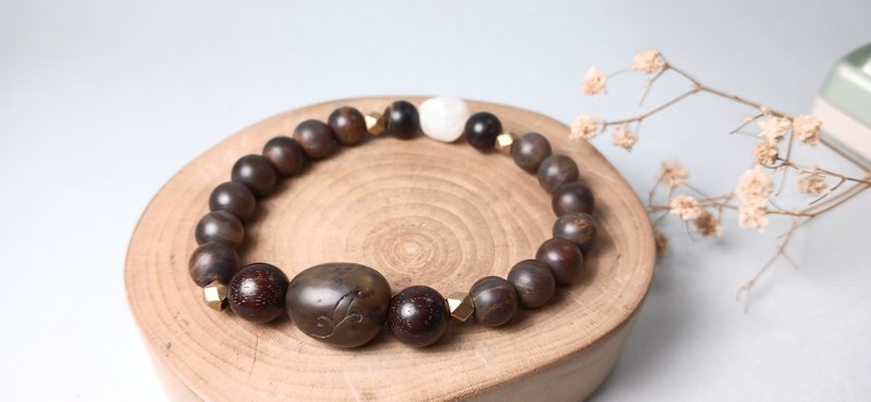 珠串设计手链 台湾年糕玉+白玉髓+紫檀+木化玉/雾面 - 手链/手环 - 玉石 咖啡色