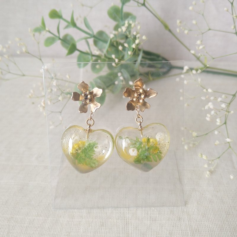 透明ハートと真鍮小花ピアス　yellow - 耳环/耳夹 - 其他金属 黄色