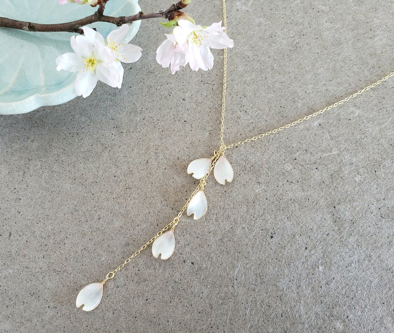 cherry blossoms さくらの花びらネックレス - 项链 - 树脂 粉红色