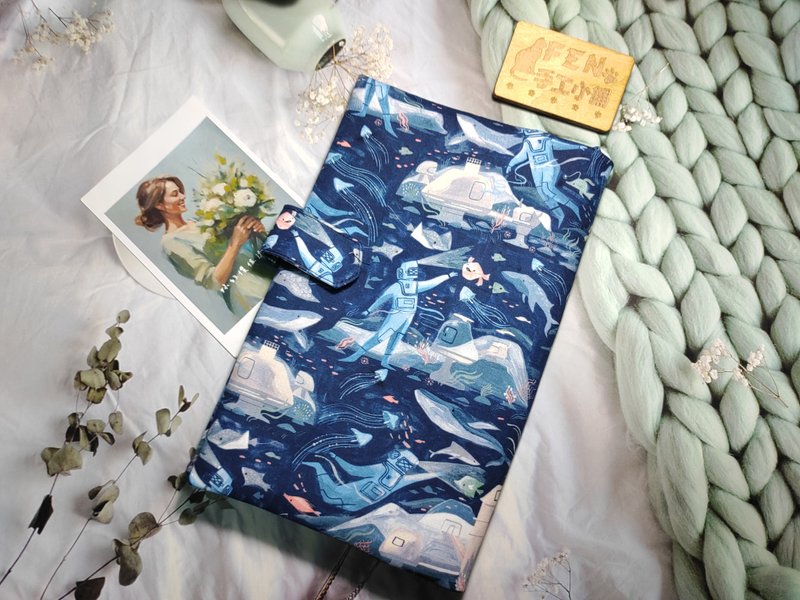 海洋系列-美国限量布料海底世界潜水夫与鲸鱼磁扣书套-布书衣可适 - 书衣/书套 - 棉．麻 