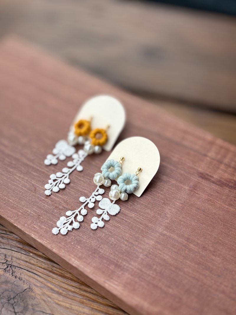 【原创－饰品】珍珠蕾丝花 手作编织 耳环 耳针 耳夹 - 耳环/耳夹 - 棉．麻 多色