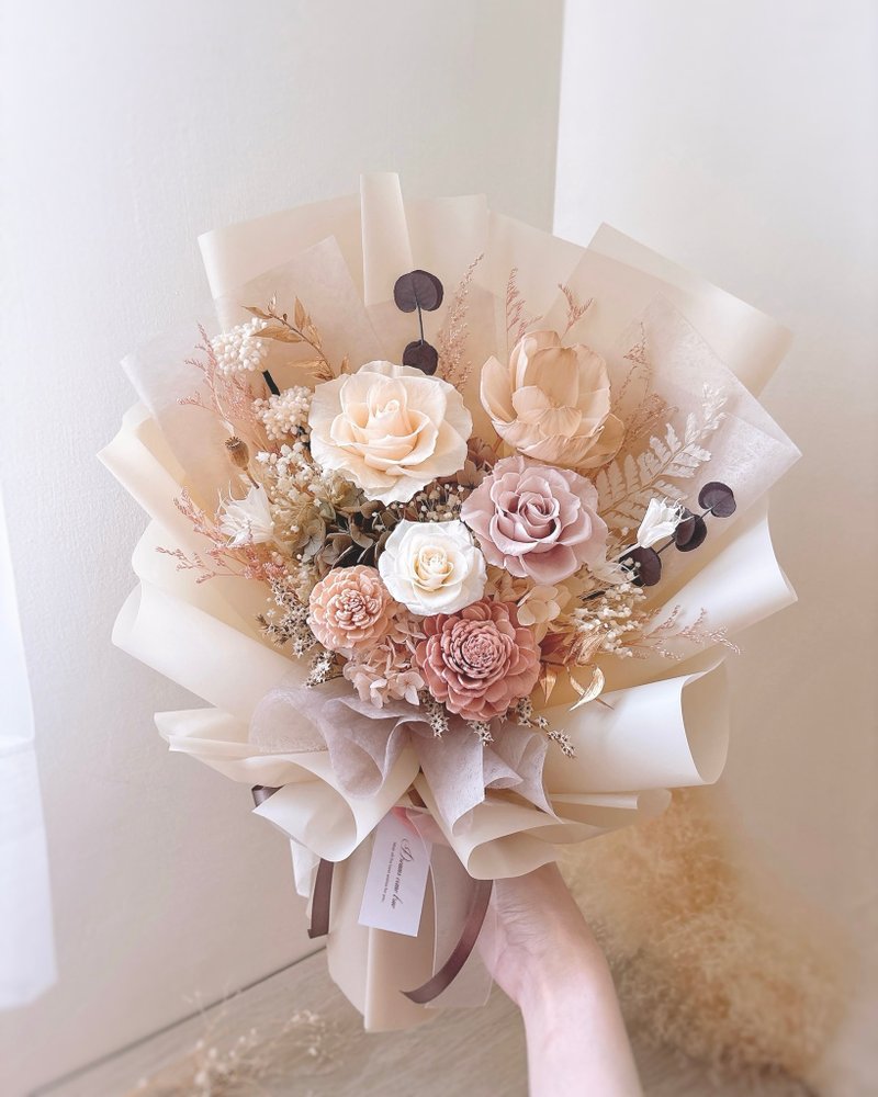 永生玫瑰花束-杏语流光l 奶杏色永生玫瑰 奶茶色花束 毕业花束 - 干燥花/捧花 - 植物．花 卡其色