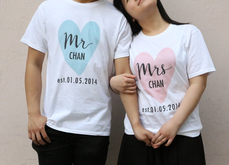 定制化情侣短袖T恤装香港原创 Mr & Mrs 纪念日礼物【一套两件】 - 女装 T 恤 - 棉 多色