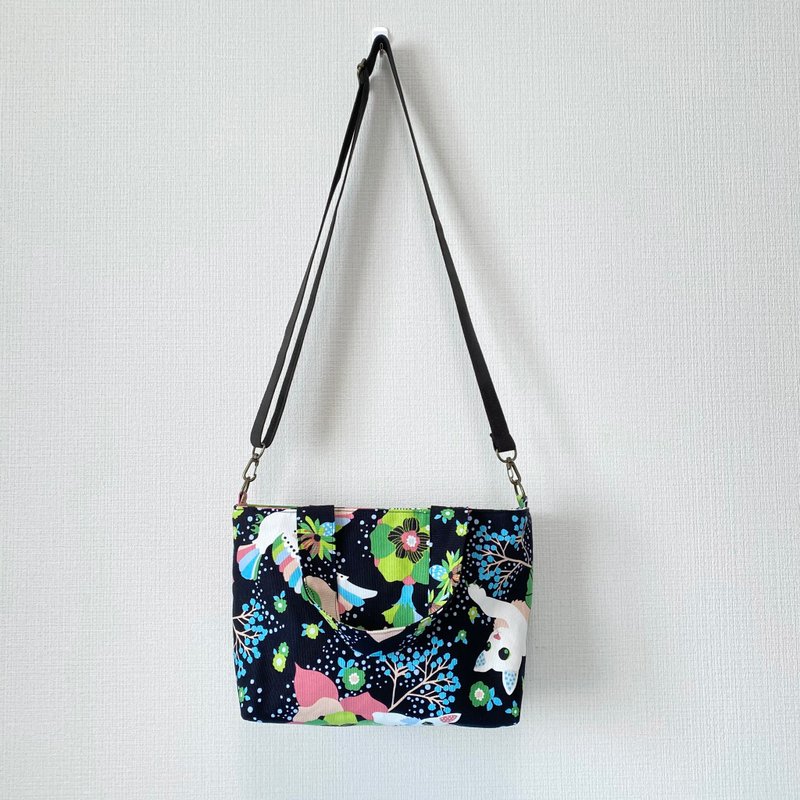 斜背手提两用托特包-日本设计师印花布-星空猫咪 - 侧背包/斜挎包 - 棉．麻 黑色