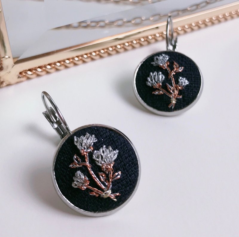 织妍CHIYEN 花晨月夕法式耳环 - 耳环/耳夹 - 珍珠 