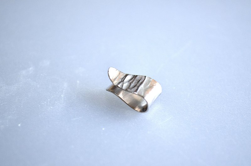 钛金属耳骨夹・水滴造型钛金属耳骨夹・银色・宽版 - 耳环/耳夹 - 其他金属 多色