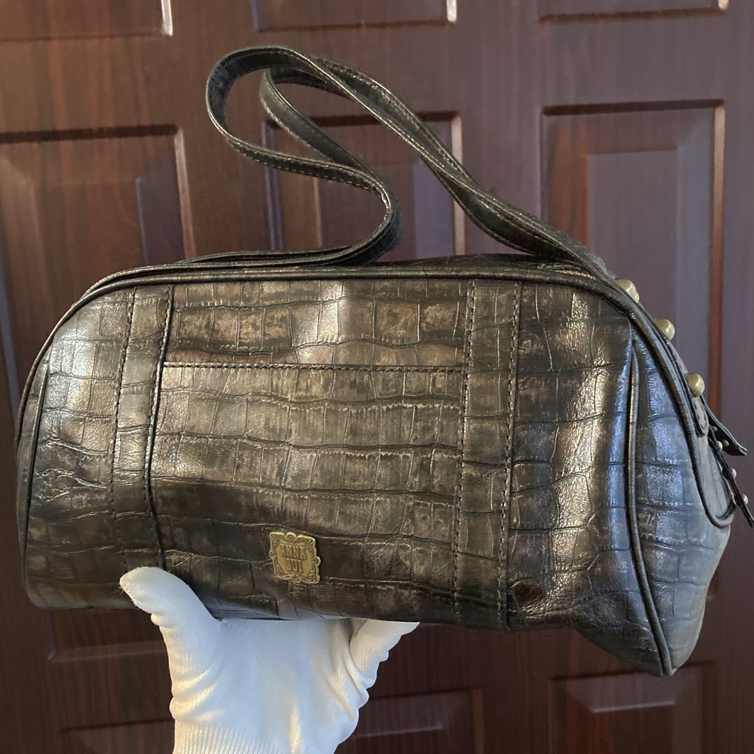 售完  ANNA SUI 黑 鳄鱼油亮 真皮 铆钉 经典花 日本 古董包 复古 - 侧背包/斜挎包 - 其他材质 黑色