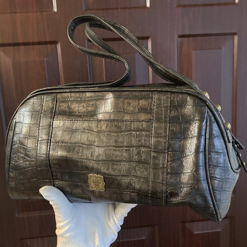 售完  ANNA SUI 黑 鳄鱼油亮 真皮 铆钉 经典花 日本 古董包 复古 - 侧背包/斜挎包 - 其他材质 黑色