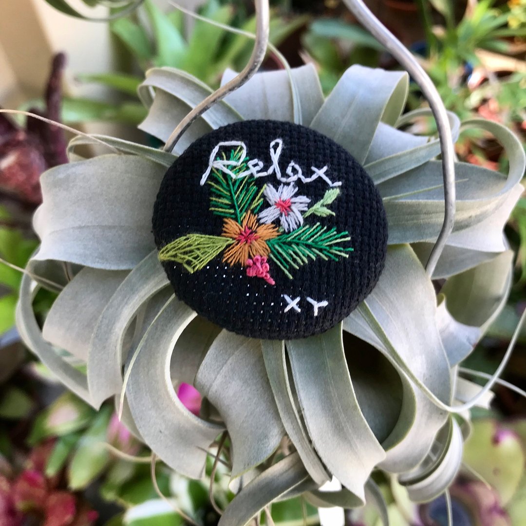 Wednesday 纯手工创作Tropical Plants handmade 刺绣钮扣胸针 - 胸针 - 绣线 多色