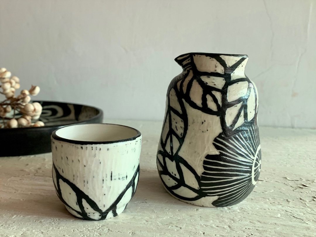 阳刻黑白花杯瓶组_陶器手作 - 茶具/茶杯 - 陶 白色