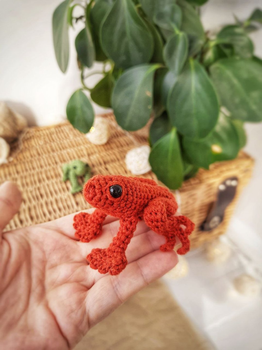 Stuffed frog miniature toy. Cute soft mini frog keychain. Best friend keychain - 玩具/玩偶 - 棉 绿色