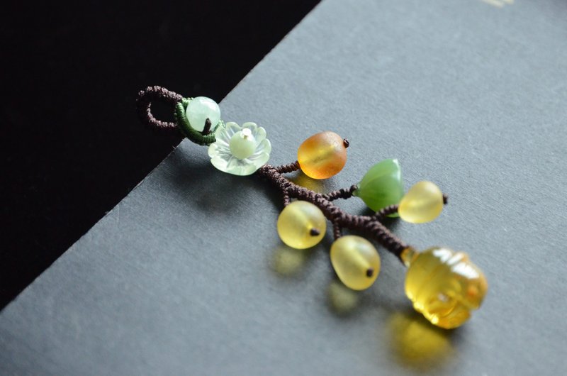 【花果树】Amber 天然琥珀雕刻铃铛 随形原石吊坠多用挂饰 - 吊饰 - 宝石 黄色