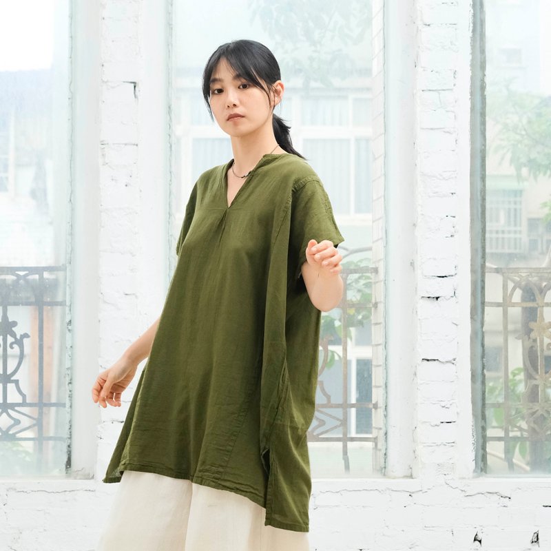 OMAKE 宽版落肩V领长上衣 / 慕斯布 橄榄绿 - 女装上衣 - 棉．麻 绿色