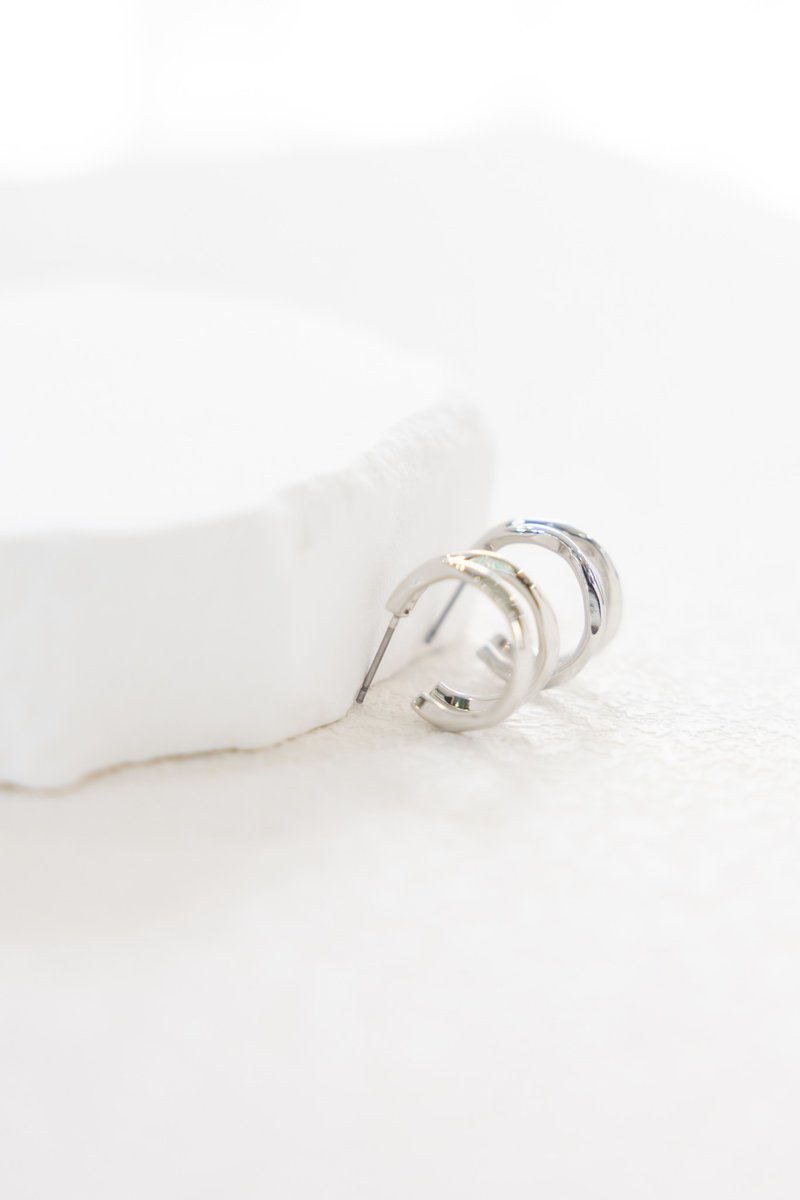 上窄下宽细圆弧耳环 银色 - 耳环/耳夹 - 纯银 银色