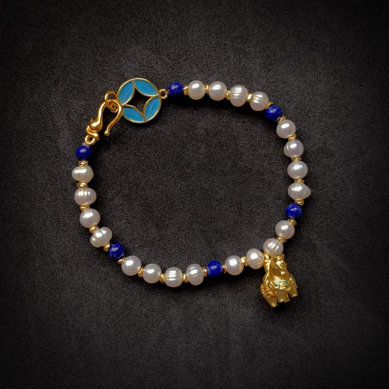 【手作】鹦鹉羽毛点翠工艺 珍珠配青金石手链——马上有钱 - 手链/手环 - 铜/黄铜 
