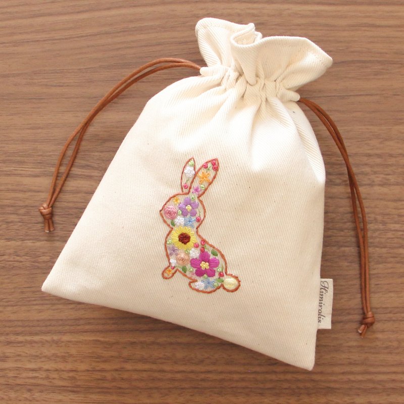 仿贴花抽绳小袋 兔子手工刺绣 - 化妆包/杂物包 - 绣线 