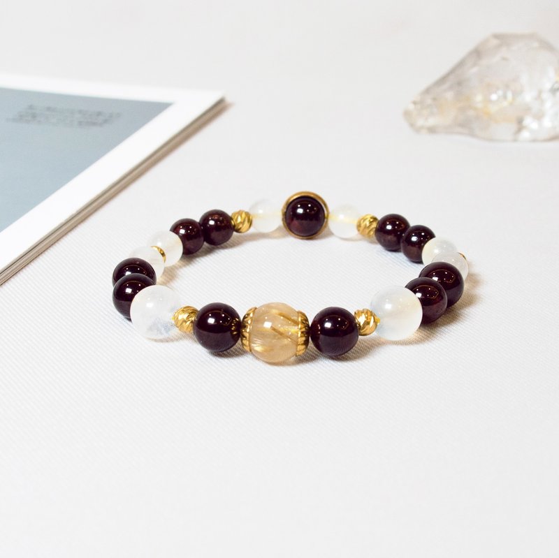 狮子座 红丝绒皇冠 天然石水晶手链 钛晶 红石榴石 蓝晕月光石 - 手链/手环 - 水晶 多色