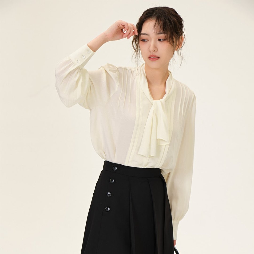 米白色波点领巾式衬衫|衬衫|春夏款|Sora-909 - 女装衬衫 - 其他人造纤维 白色