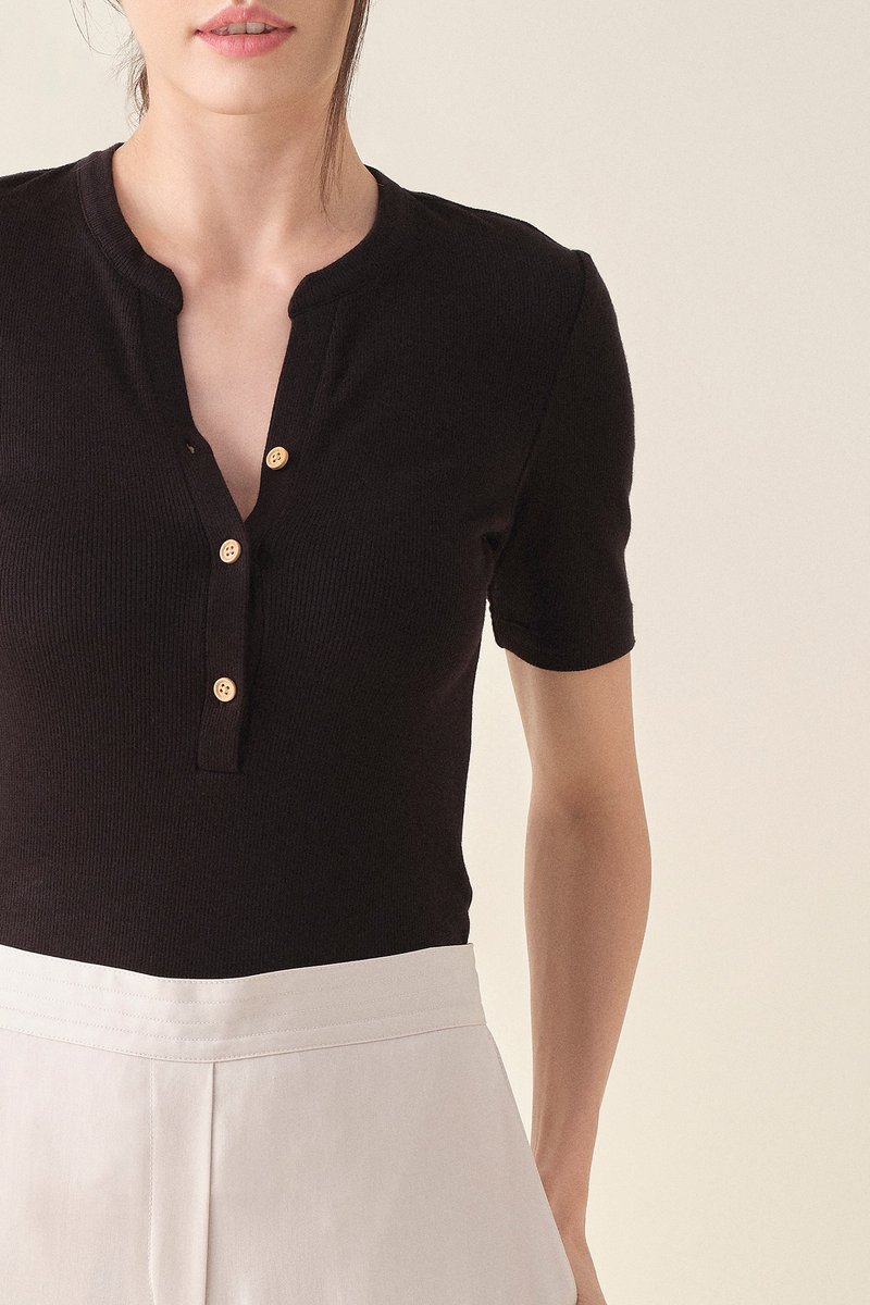 V领木钮休闲百搭修身上衣 竹棉混纺 - 黑色 香港品牌 环保时尚 - 女装 T 恤 - 竹 黑色