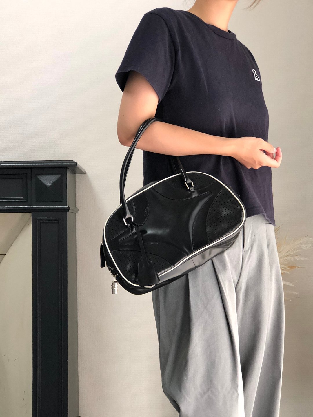 【日本直送 名牌古着包】PRADA 普拉达 手提包 黑色 锁头 缕空皮革 迷你波士顿包 复古 vcg8wk - 手提包/手提袋 - 真皮 黑色