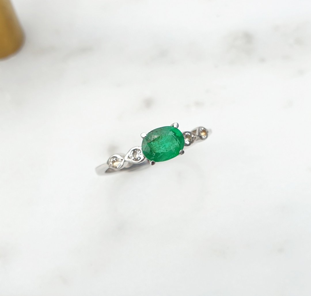 Gemstone ring, emerald ring, decorated with white topaz, 925 Silver, white gold plated - 戒指 - 宝石 绿色