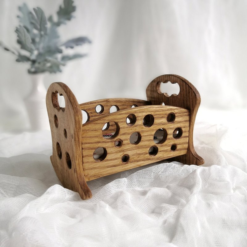 Cradle bed dollhouse. A miniature crib for a doll. Wooden cradle with mattress - 玩偶/公仔 - 木头 