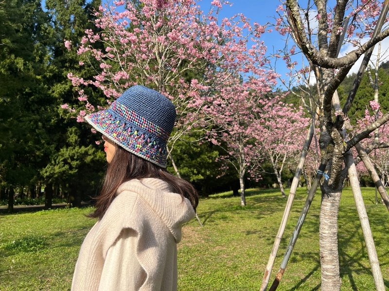 手工钩织渔夫帽-糖果。牛仔蓝+段染。独家设计。女生渔夫帽。 - 帽子 - 纸 