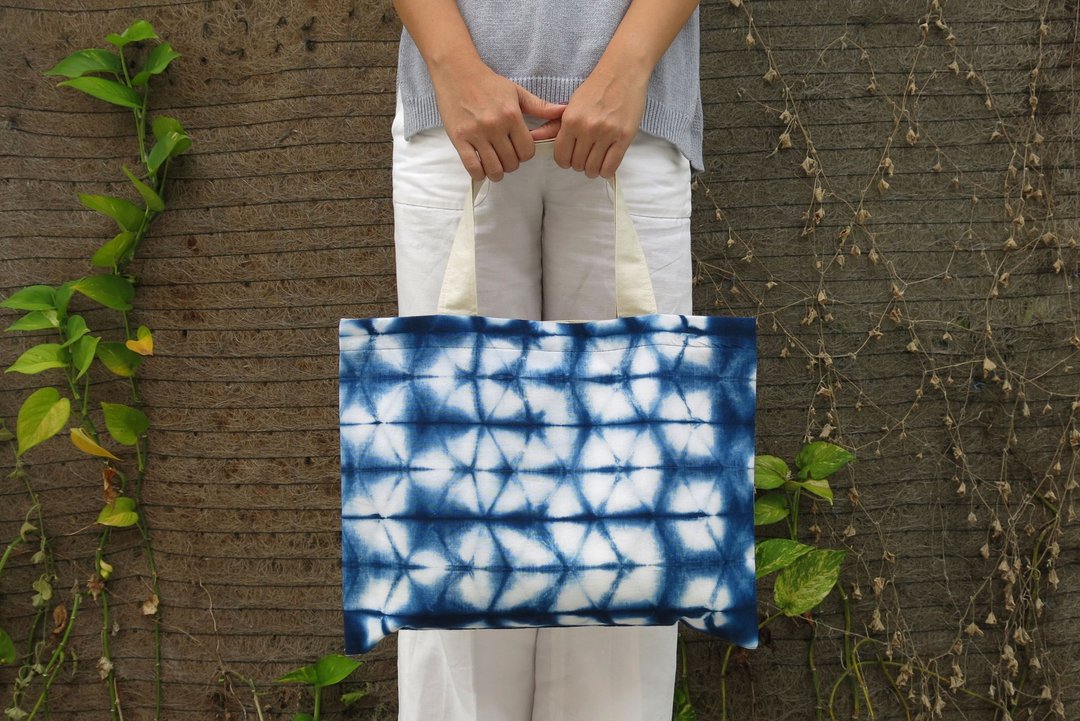 Everyday Natural Cotton Indigo Tote with Magnetic Clasp - 手提包/手提袋 - 棉 蓝色