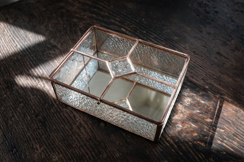 承载 | 海棠花玻璃饰品盒 - 摆饰 - 玻璃 透明