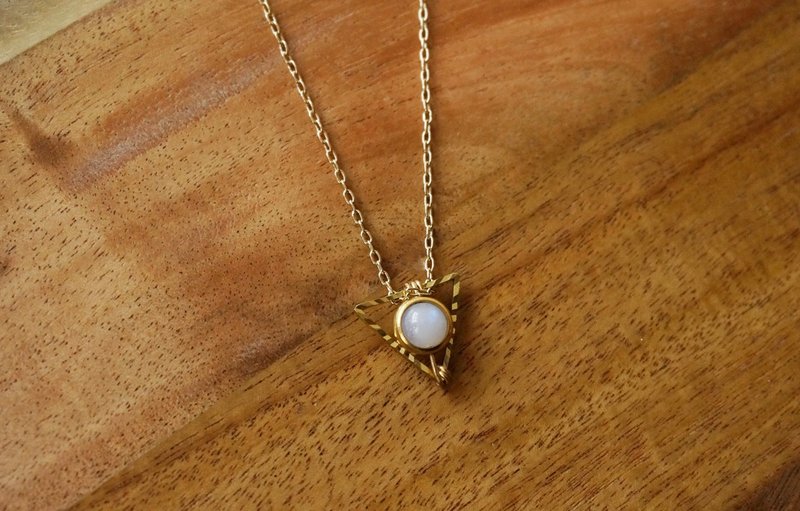 MYTH TINY: 小三角月亮石短颈链 水晶 项链 天然石 小巧 - 项链 - 宝石 白色