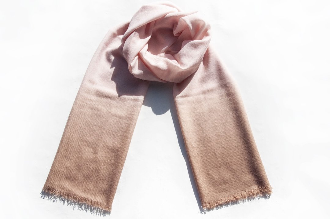 喀什米尔Cashmere/羊绒围巾/纯羊毛围巾披巾/戒指绒披肩-奶茶渐层 - 围巾/披肩 - 羊毛 多色
