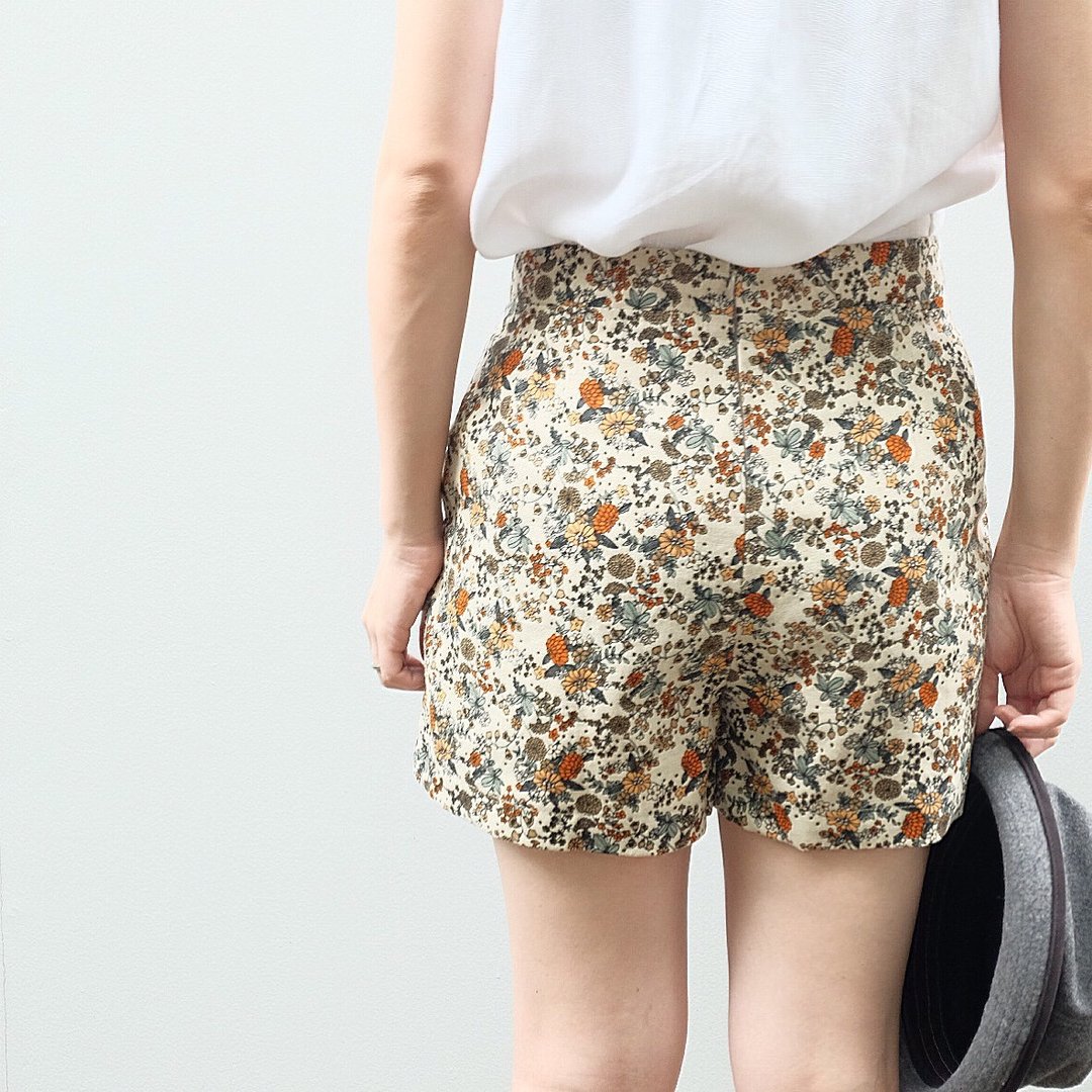 植物印花休闲短裤-Flora cozy shorts - 女装长裤 - 棉．麻 红色