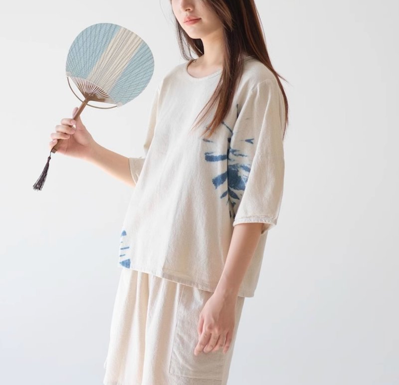 【棉質手工蓝染】大圆领七分袖上衣三色 - 女装上衣 - 棉．麻 蓝色