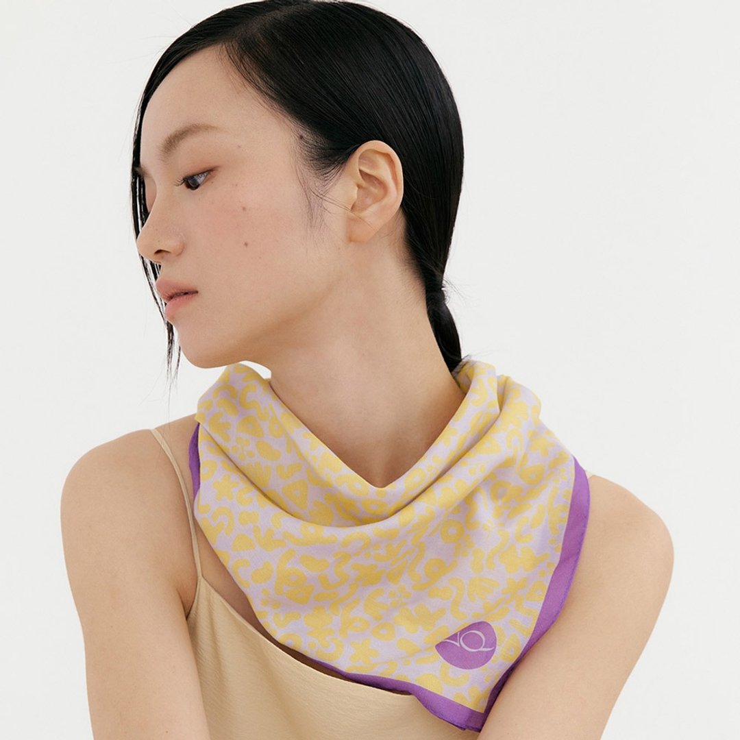 【Ven & Qu】三色堇花瓣棉丝方巾 51×51 cm - 丝巾 - 丝．绢 黄色