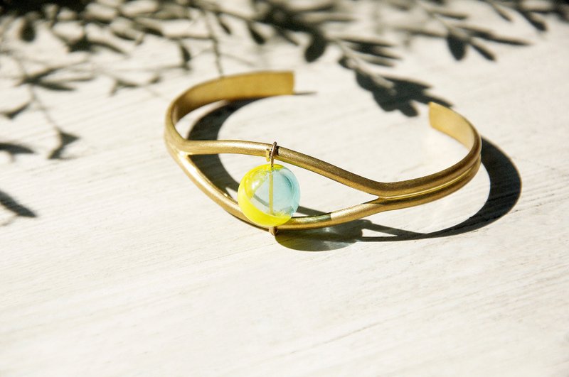 情人节礼物 / 极简感 / 英式设计感玻璃球黄铜手环 / 手镯 - 渐层天空与太阳 - 手链/手环 - 玻璃 金色