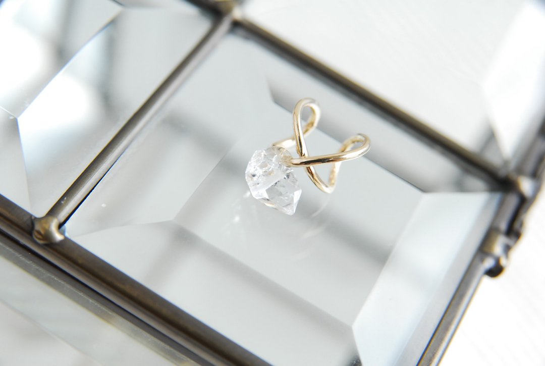 Herkimer diamond crystal ear cuff gold - 耳环/耳夹 - 半宝石 透明