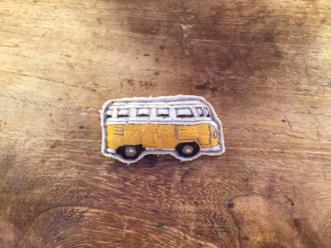 旅游系列 小巴士 小货车 VAN (黄) / 手工刺绣 别针 胸针 扣针 - 胸针 - 绣线 黄色