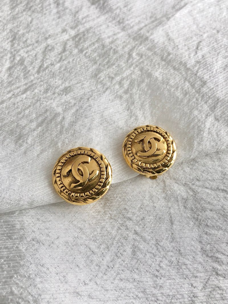 【 日本直送 名牌中古包 】CHANEL 香奈儿 耳环 金色 经典Logo vintage 古董 mmanki - 耳环/耳夹 - 其他材质 金色
