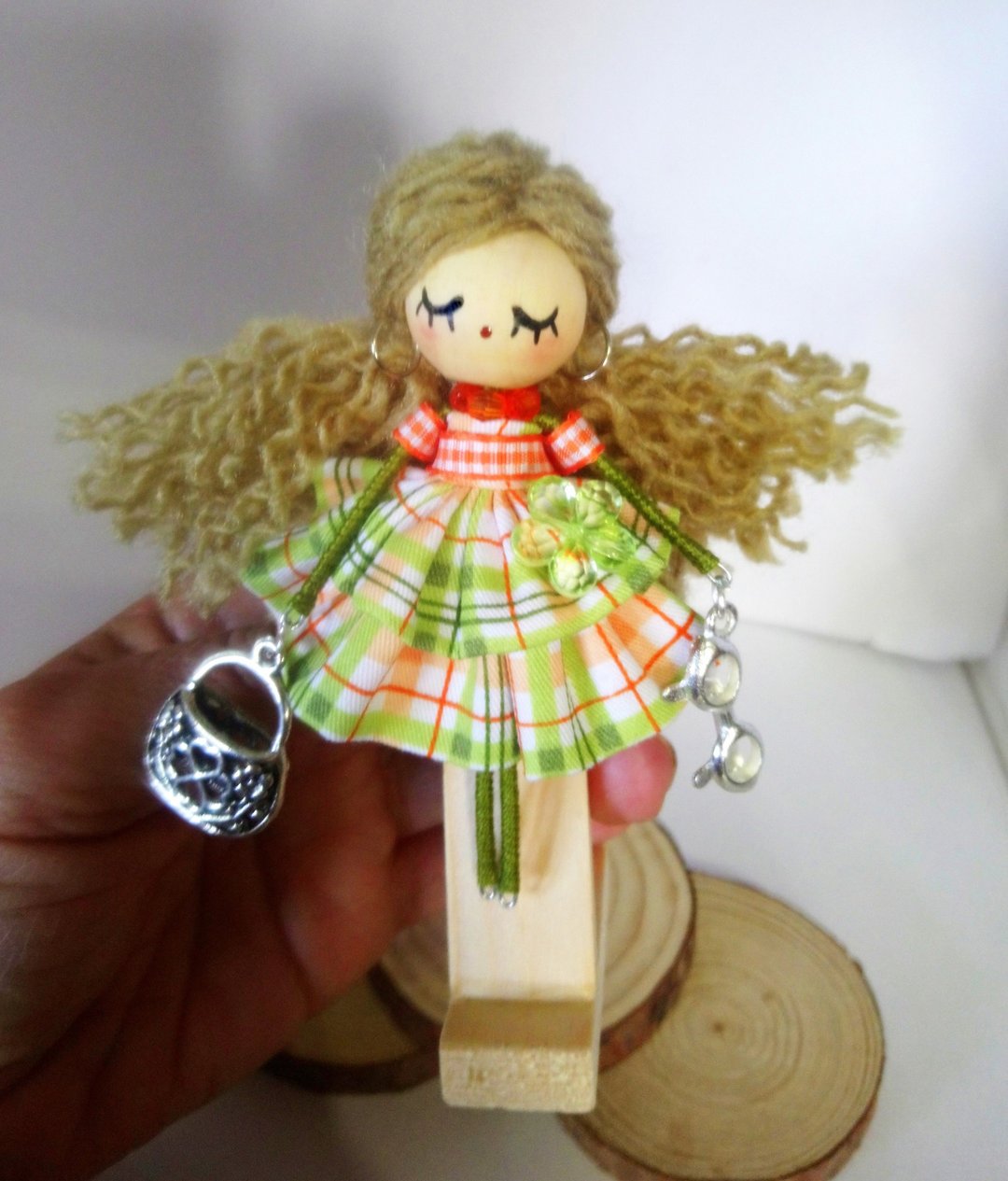 Brooch doll - 胸针 - 木头 绿色