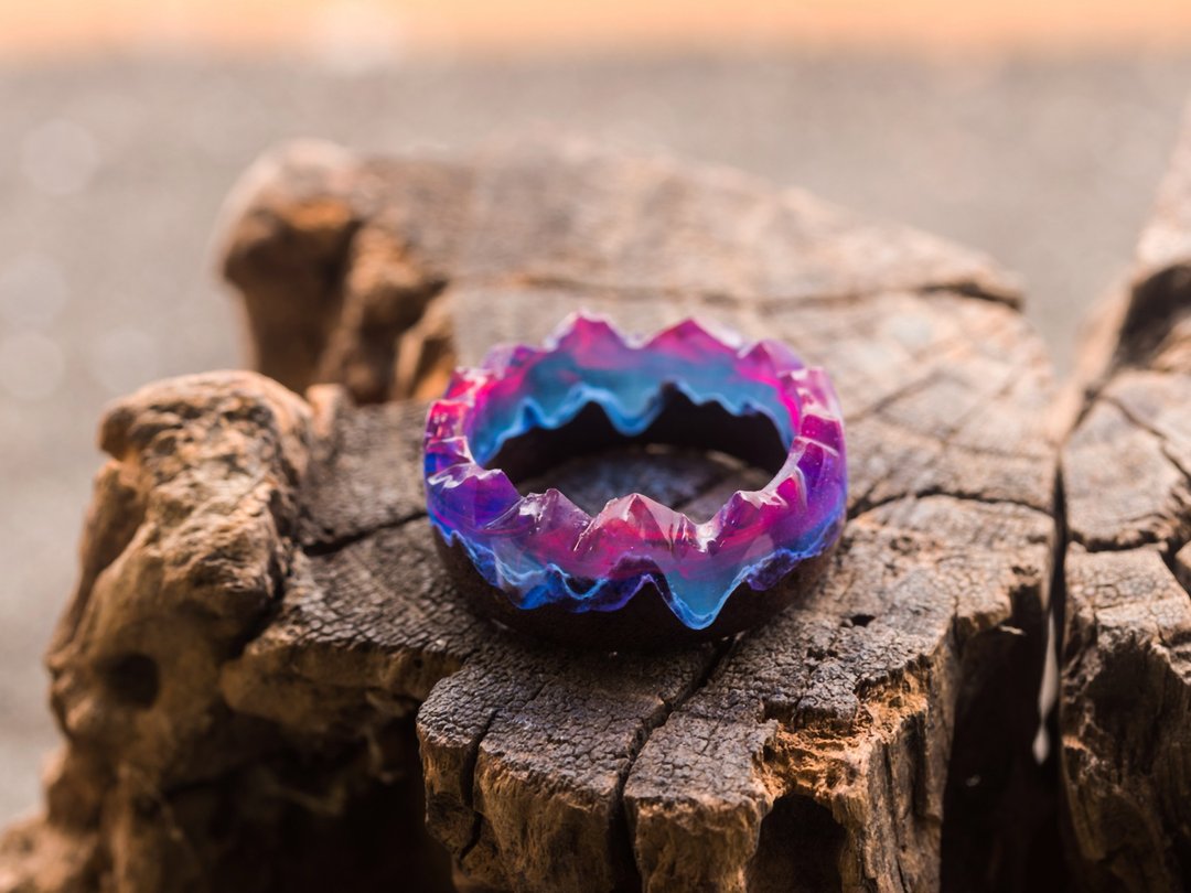 Norway Lights Wood resin Ring mountain turning glows in the dark - 戒指 - 树脂 多色