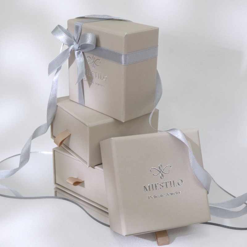 送礼限定【精致缎带礼盒/品牌绒布盒包装组】仅供加购 - 纸盒/包装盒 - 纸 卡其色