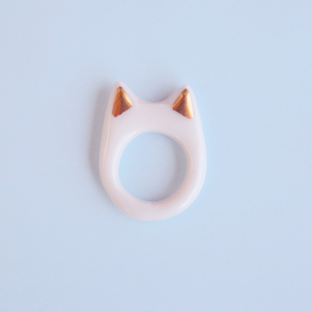 猫耳戒指 / 白色陶瓷镶金 - 戒指 - 瓷 白色
