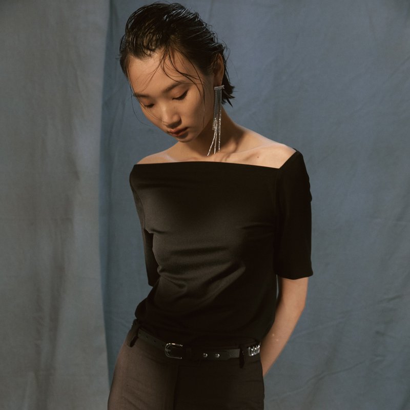 不对称领口剪裁针织上衣 - 女装上衣 - 其他材质 黑色