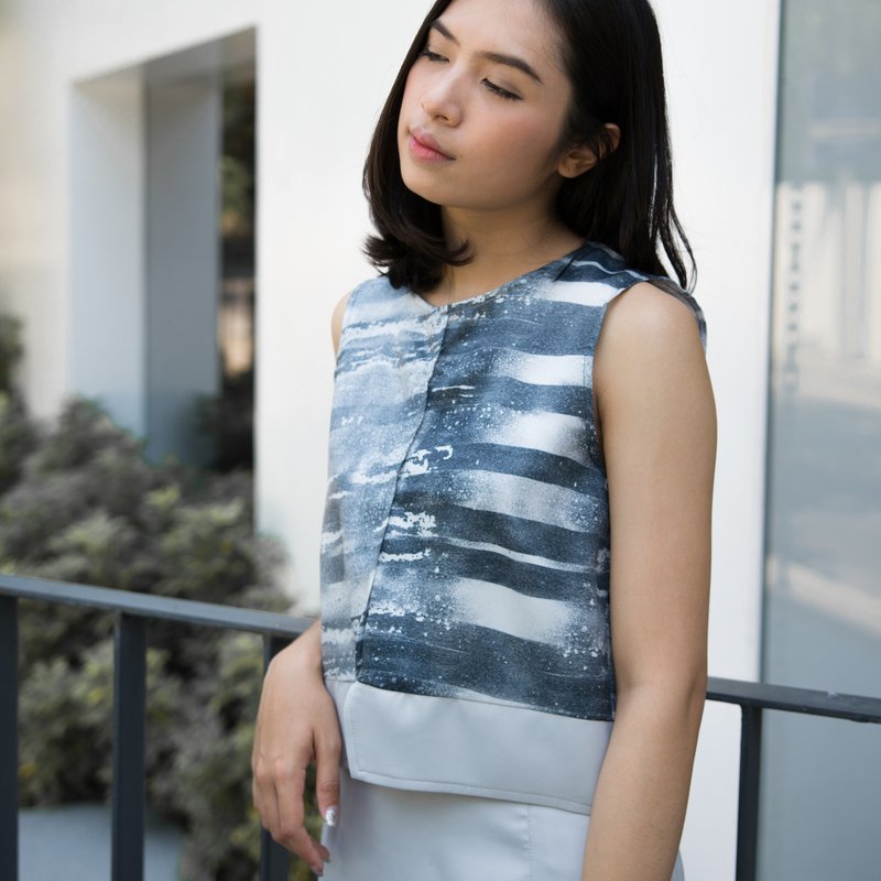Morning Dawn Sleeveless (Size L) - 女装背心 - 其他材质 蓝色