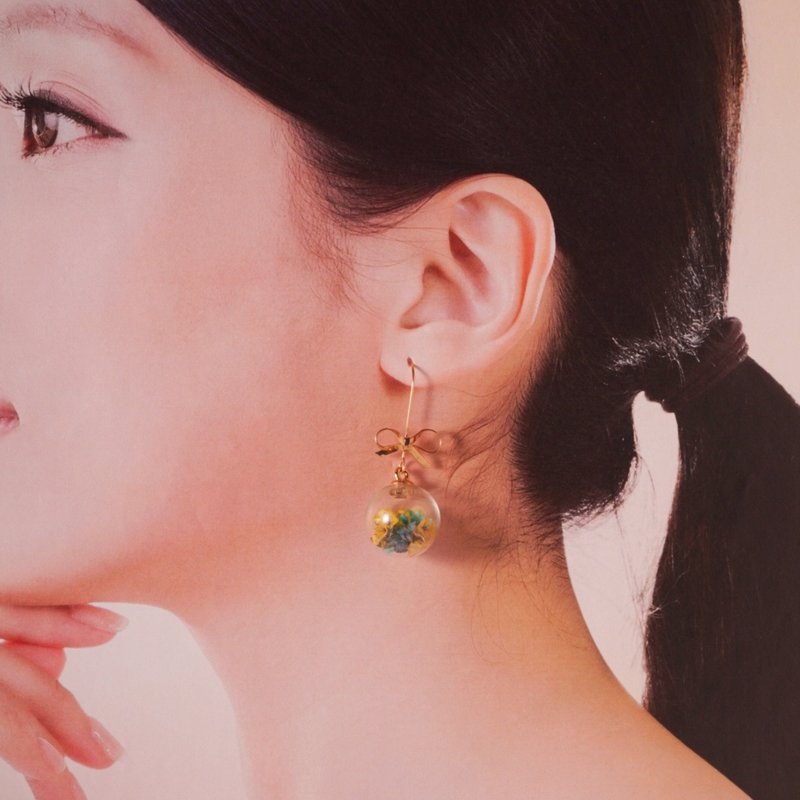 【圣诞礼物】永生花玻璃球耳环/耳洞耳夹/真花纯手工台湾制 - 耳环/耳夹 - 植物．花 紫色