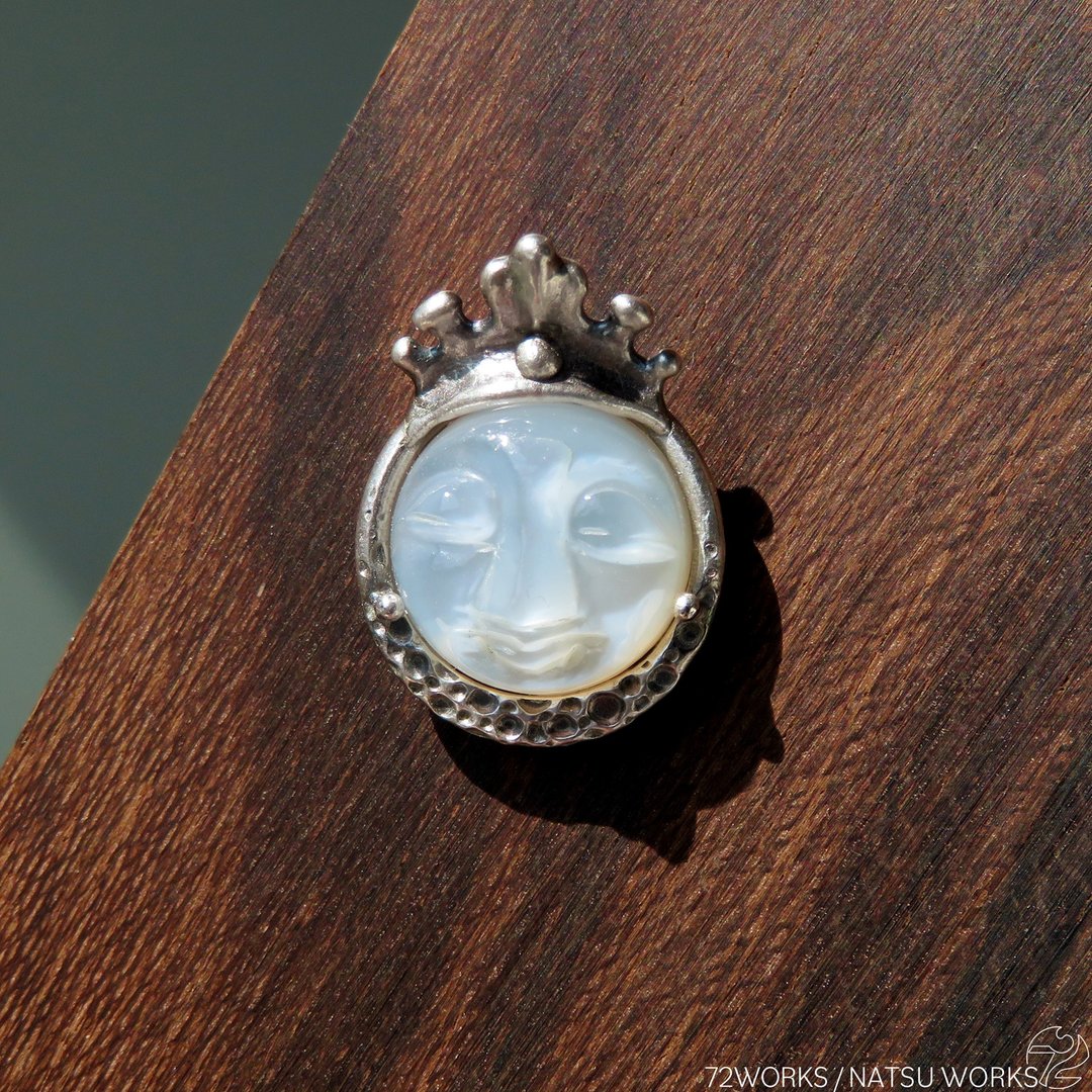 Face Moonstone Brooch - 胸针 - 宝石 白色