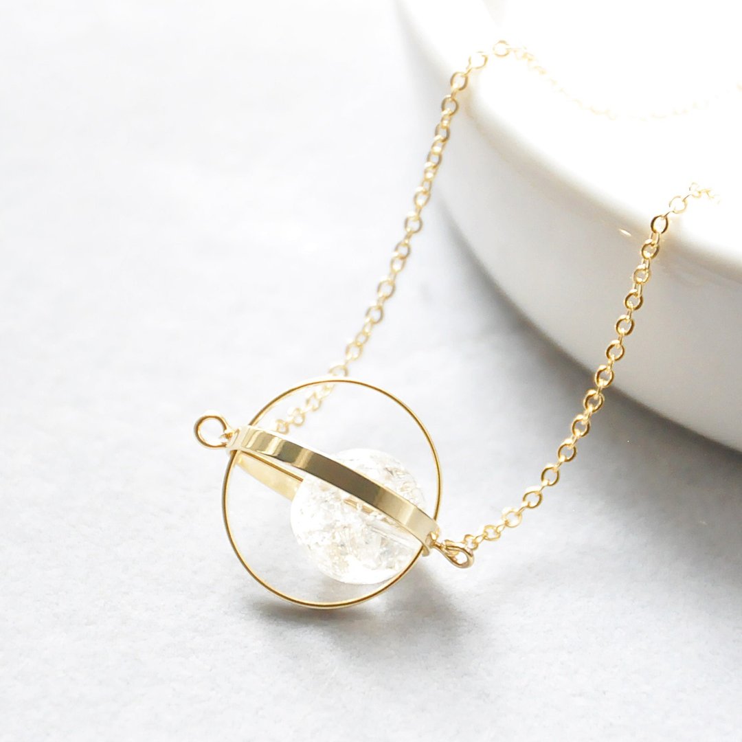 纯洁星球。宇宙。金环。白水晶。项链 Pure Planet。Galaxy。Golden Ring。White Crystal。Necklace。生日礼物。闺蜜礼物。姐妹礼物 - 颈链 - 宝石 白色