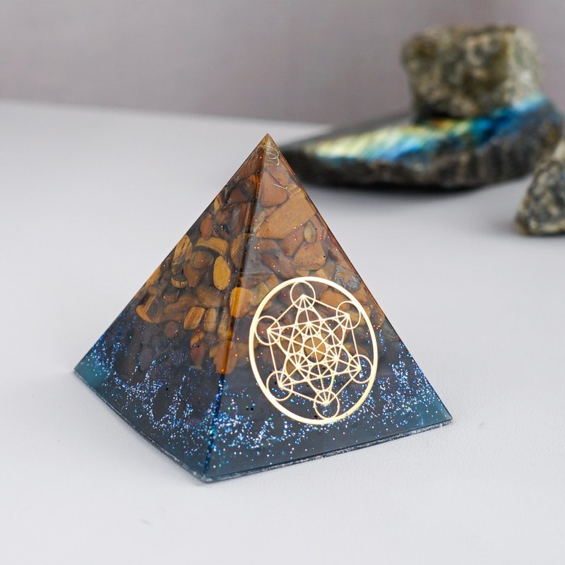 预订【虎眼石、蓝砂石】奥根水晶能量金字塔Orgonite 6x6 cm - 摆饰 - 水晶 蓝色