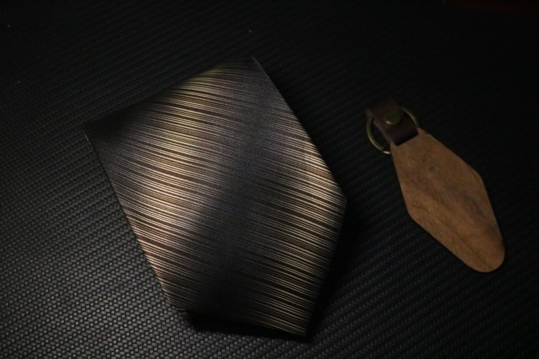 咖啡色细纹真丝领带商务简约基础款百搭 - 领带/领带夹 - 丝．绢 咖啡色